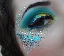 wedding photo - Blue and green mermaid style eye makeup
