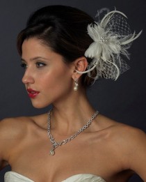 wedding photo - NWT Light Ivory Feather Fascinator Wedding Bridal Hair Clip