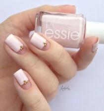wedding photo - 17 Rose Quartz Nail Designs You Can Draw Inspiration From