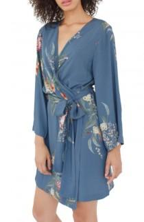 Plum Pretty Sugar Floral Kimono Robe wedding photo - Plum Pretty Sugar Floral Kimono Robe