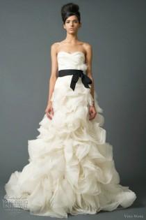 wedding photo - Классический Vera Wang Свадебное Платье с Черным Поясом