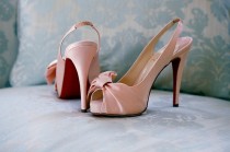 wedding photo - Chaussures Christian Louboutin mariage avec fond rouge ♥ Wedding Chic et à la mode chaussures à talons hauts