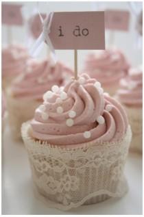 wedding photo - Maison au beurre de mariage Cupcake ♥ Cute "I Do" mariage de dentelle de petits gâteaux