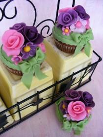 wedding photo - Wedding Cupcake Decorating 