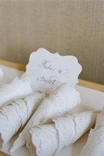 wedding photo -  Kegeltüten für Süßigkeiten...