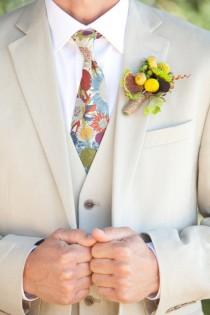 wedding photo - Craspedia boutonnière et floral Rétro lien pour Groom